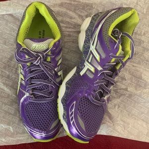 ASICS gel nimbus 14 women size is 7.5